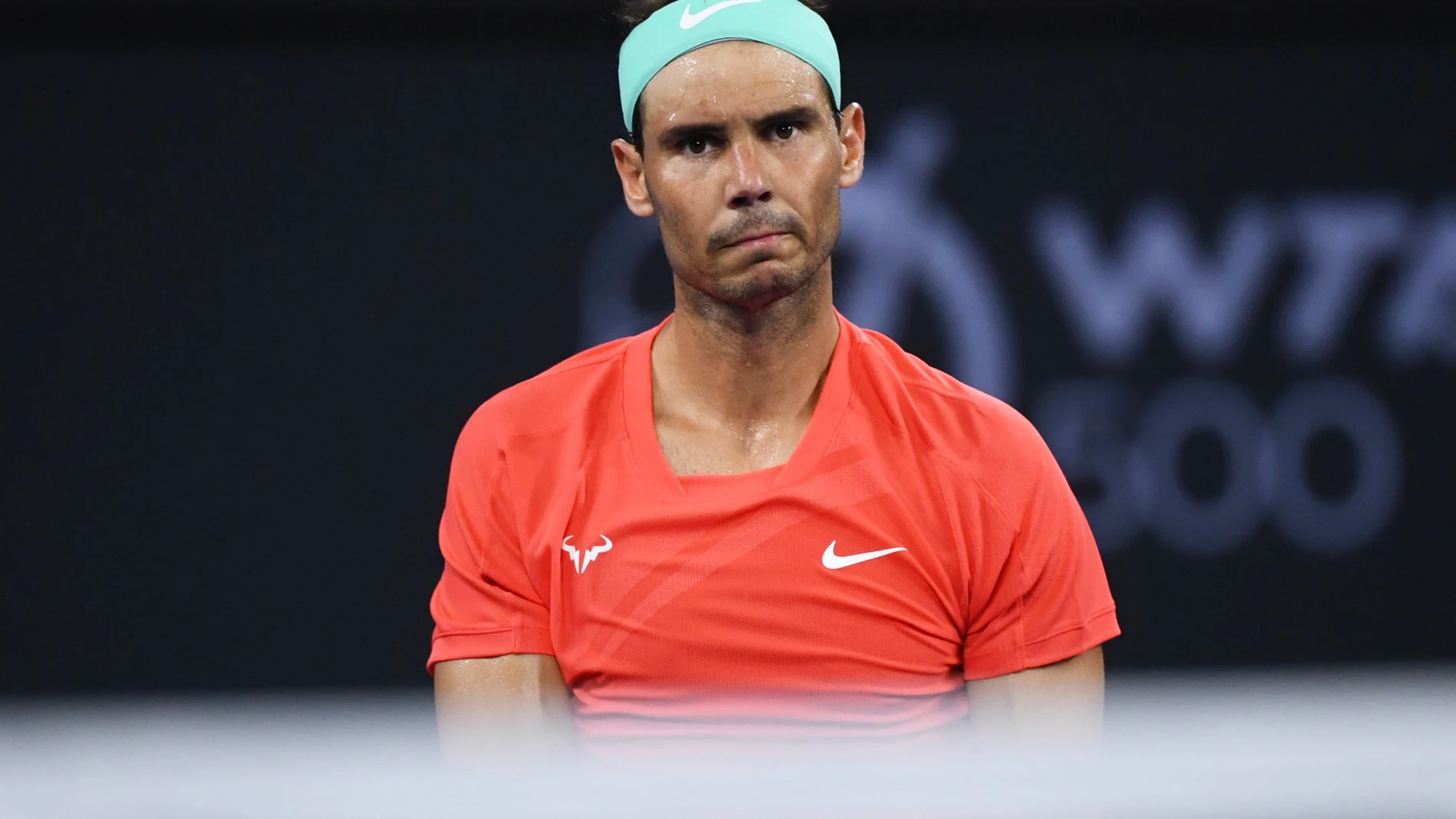 Rafael Nadal regresa al tenis tras una larga ausencia, pero se baja del Open de Australia por una lesión